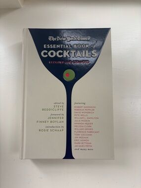 The New York Times Essential Book of Cocktails - White & Navy